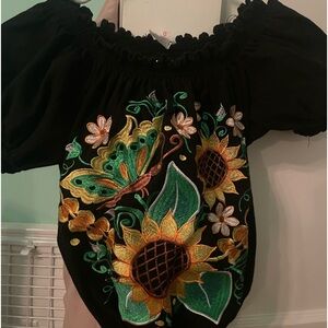 Beautiful exotic sunflowers, small to medium size, to be worn off shoulders